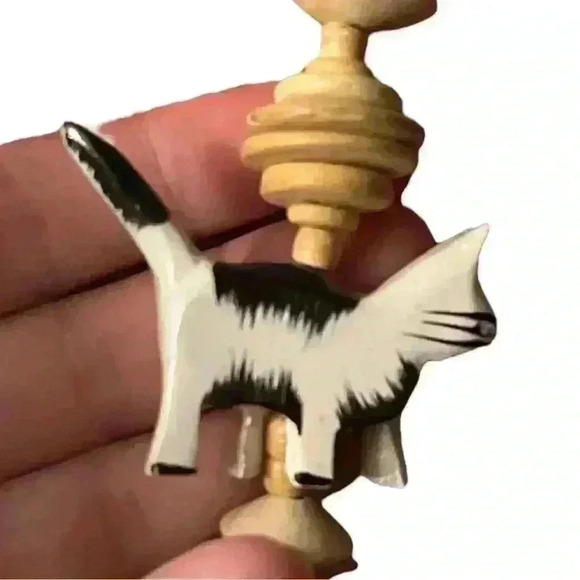 Kitschy cute *maybe 90s vintage* beaded cat statement necklace hand carved - Picture 10 of 11